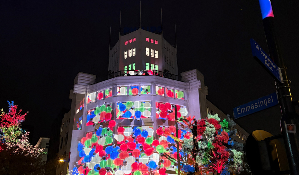 Bezoek GLOW en parkeer voordelig